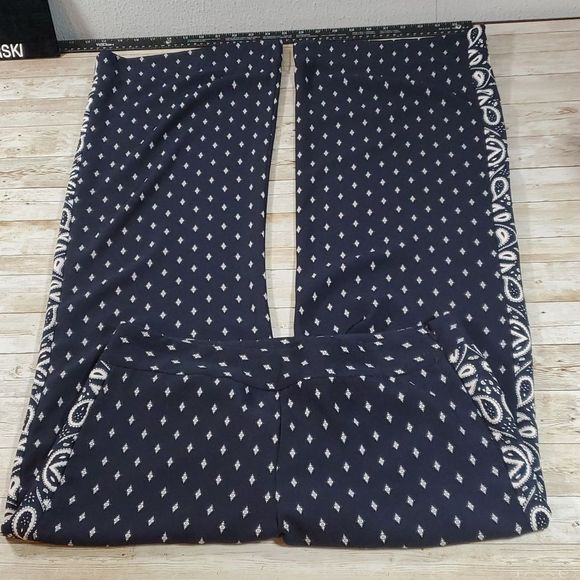 CAbi 5176 Track‎ Star Bandana Print Wide Leg Flowy Pant Pants Size 8 - Picture 2 of 8